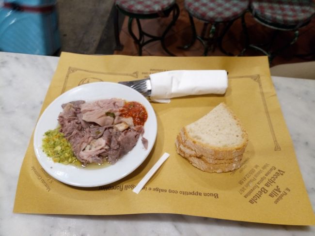 ランプレドット（もつの煮込み料理）を、お皿でいただきました。<br />モツは臭みがなく、とても軟らかく煮てあり、塩味であっさりしていました。<br />