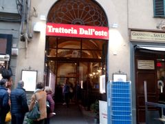 夕食は、トラットリア ダル オステ チアニネリア。
（ Trattoria Dall'Oste Chianineria ）
トラットリア ダル オステは、5軒あります。
こちらの住所は、(Borgo S. Lorenzo, 31, 50121 Firenze）
TheForkで予約して、30％offにしてもらいました。