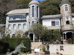 凄ーい坂を登り「うろこの家」へ。
こちらは入館して、見学しました。