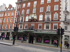 ☆　Fortnum & Mason 　☆ Head office

フォートナム・アンド・メイソン　本店　(以下、F&Mと記載)

1707年創業　

最寄は　地下鉄　PICCADILLY ( South side ) 駅






