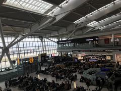 ロンドンヒースロー空港に到着し、乗り換えまでひと休憩。