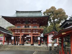 残念ながら雨でしたが、ステーキ店の近くだったし、せっかくなので「生田神宮」に寄りました。