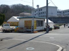 いよいよサイクリングスタート。
きょうは向島→因島→生口島→大三島と移動します。途中3回大きな橋を渡ることになります。向島のみかんセンター。