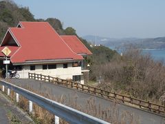 因島大橋を渡りきって因島に上陸。
一旦自転車を止め、近くにあるはっさく屋さんまで歩いて行きます。