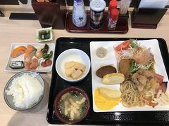 宿泊先アパホテル高岡駅前。
バイキングの朝食。

ゴチャゴチャした部屋は狭苦しい。
人工泉の大浴場は、浴槽とシャワーの仕切りがないので、心許ない人間のシャワーの汚れたしぶきが浴槽内に飛び散ってくる。
最悪感が強かった。
朝食バイキングの種類の豊富さと味で、ホテルの評価はプラスマイナス0となる。
