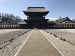 高岡。瑞龍寺。
拝観料は500円。

加賀前田家二代目当主前田利長の菩提寺。
日本で唯一、七堂伽藍と呼ばれる江戸時代初期の典型的な禅宗の寺院様式を残す国宝の建築物。