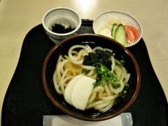 うどん定食。半ライス付けられますって。
PHOはサラダとか食べないし、寧ろ定食である必要が無いのです