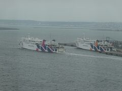 利尻島から稚内への移動に利用したハートランドフェリーの船も見えました。