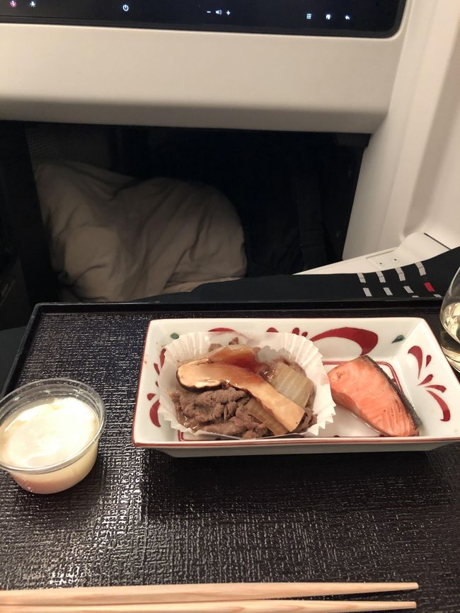 メインは牛すきと鮭の幽庵焼き。