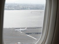 羽田空港に着陸します！
窓からはJALのB737-800が見えました。