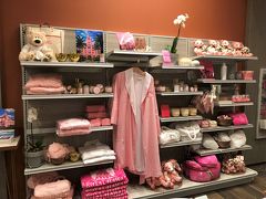 『ザ ロイヤル ハワイアン ホテル』の【TRHインスパイアード】の
店内の写真。

画像をクリックして拡大してご覧ください。