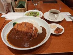 ランチ。
カツカレーにしました。