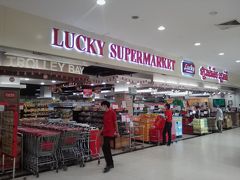 当然、スーパー内には外国人の姿は見当たらず。