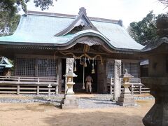 灯台脇の道を通っていくと潮御崎神社がありました。