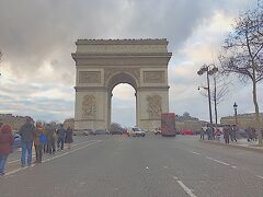 凱旋門！英語で言うとTriomphe arc.フランス語ではArc de triomphe.