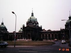 巨大な温泉プールで有名なセーチェニ温泉も、この時には関心がなくて外観の写真を撮っただけ