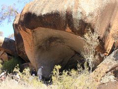 カバのあくびの形をした洞窟