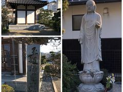 その先にある湯薬師堂。判官が重い病にかかり、ここの温泉に浸かると病が平癒し、御堂を建立し薬師如来像を安置したという。美肌にも健康にも良い温泉らしい。