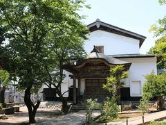 浄念寺

芭蕉と曽良も訪れた。
白壁土蔵造の寺