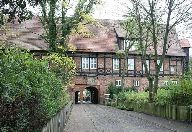 2019年ドイツのメルヘン街道と木組み建築街道の旅:⑰ツェレに英国王ジョージ1世の王妃ドロテアが32年間幽閉された話が残る。