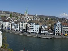 ☆　Zurich ☆ Lindenhof

リンデンホフの丘　からの　眺め

対岸の　尖塔があるのは
聖ペーター教会

丘といっても　緩やかな坂
チューリッヒ中央駅から、丁度よい　散策コース

