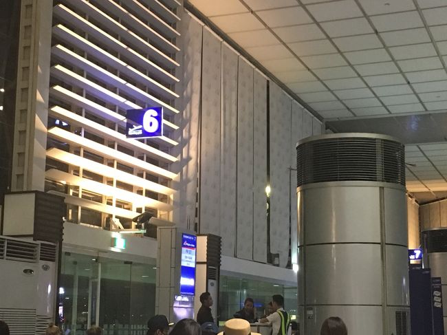 そういえば、マニラ航空に着いてからの検査がグダグダだったことを<br />思い出しました笑<br /><br />みんな、どこに並んでいいかわからない<br />何をすればいいかわからない状態<br /><br />そして、いつの間にか終わっていたという笑<br /><br />無事、乗り継ぎの便に搭乗