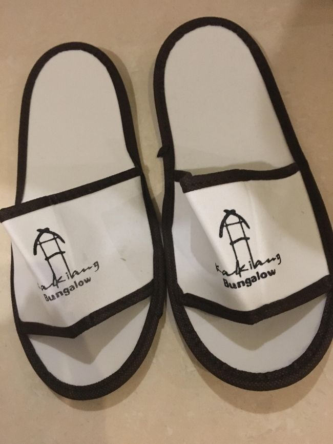 スリッパもありました！<br /><br />しばらく荷解きをして、やっと寝たのは２AM近くだった気がします。。<br />明日からも楽しみすぎる～～