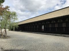 2日目のスタ－トは四条からバスに乗り三十三間堂へ行きました。