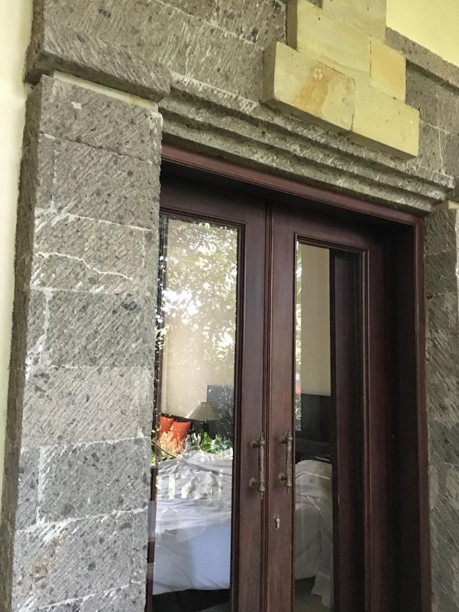 ベランダから部屋を見たところ