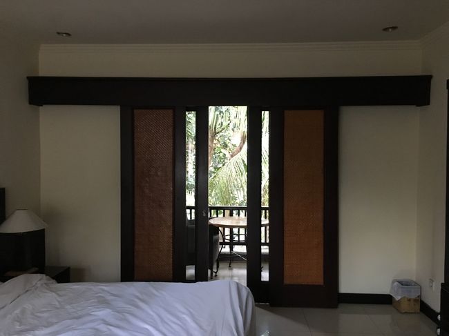 部屋からベランダを見たところ