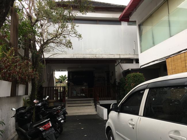 両替を終えてホテルにいったん戻りました<br /><br />フロントはこんな感じ