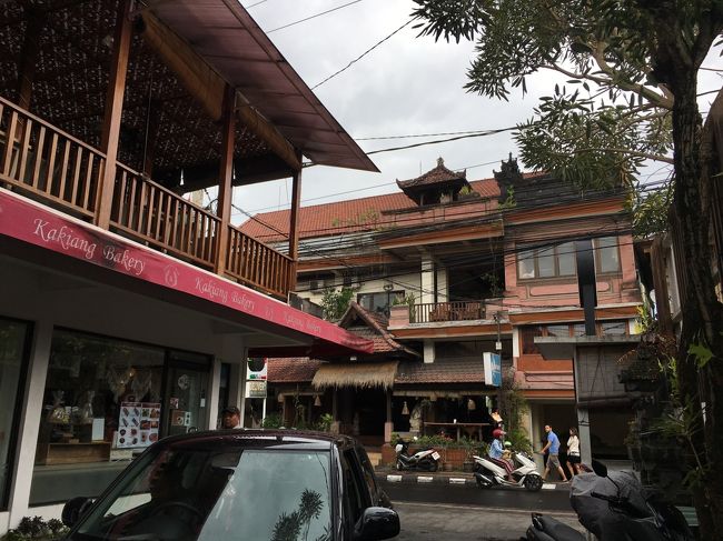 パン屋さんが併設されています<br />ケーキも気になる～～