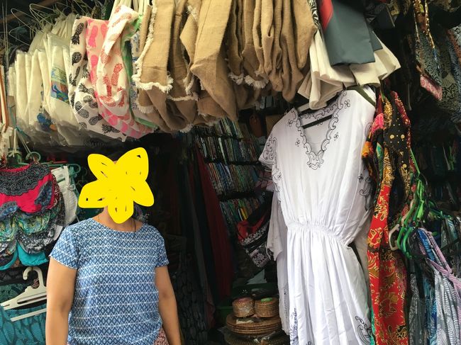 こちらのお店でタイパンツ（と言うのかな？）を買いました<br />ネエサンに色々おすすめされてしまいましたが<br />とりあえず、まずは一つだけ。。