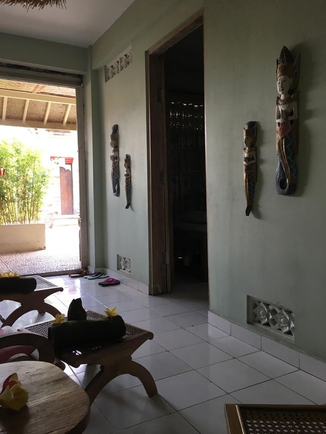 人気店のようですが、行ったときはお客さんは私だけでした。<br /><br />壁の飾りがかわいい