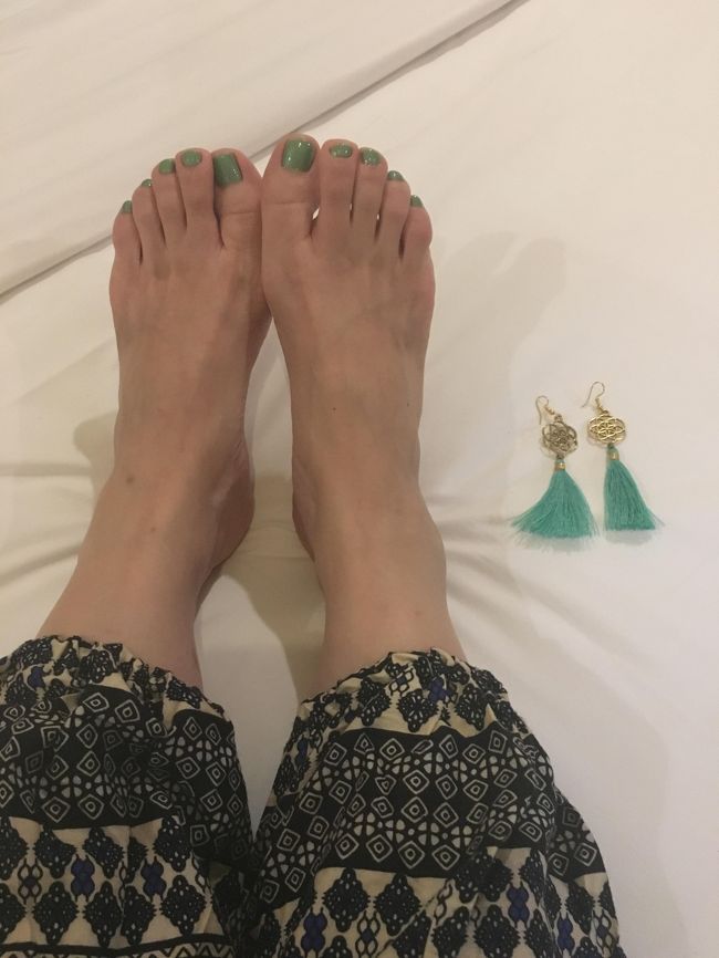 全然違いますが代わりにピアスを購入しました。<br />ペディキュアと同じ色！<br /><br />私の中でこの色が流行っている