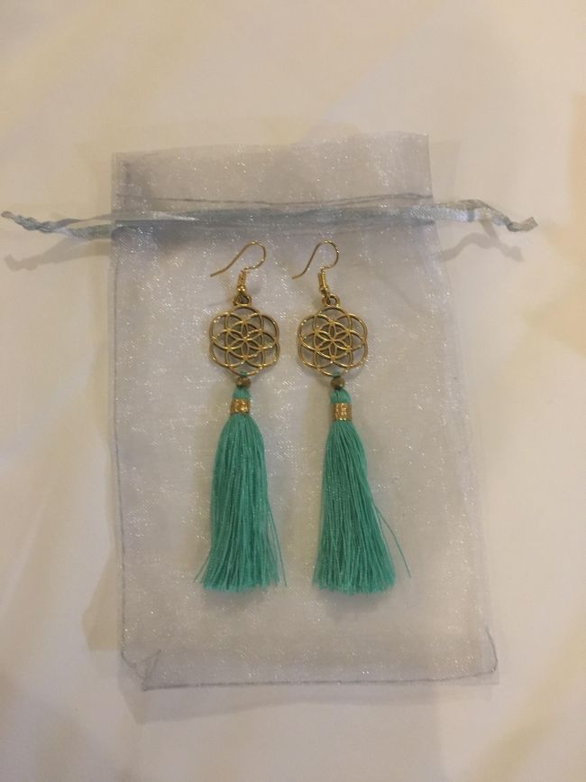 バリっぽくて気に入りました。<br />日本でつけるにはちょっと派手かもしれないけど<br />つけるととってもいい気分になれます