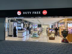 沖縄・那覇空港国内線旅客ターミナル2F 出発ロビー

【DFS那覇空港免税店（Airport by DFS）】の写真。

今回は何もチェックせず・・・。