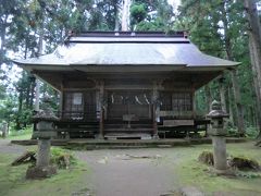 「高倉神社」
第77代後白河天皇の第2皇子似仁王が、今から839年前の1180年(治承4年)、平家追討に失敗して信濃から上野そして桧枝岐を越えてこの地に草鞋を脱いだと言われており、この高倉宮似仁王をお祀りした神社と言われています。
宿場の地名となっている'大内'の名も高倉宮似仁王より賜ったそうです。