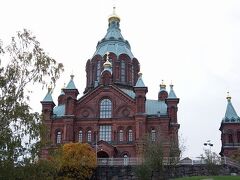 ヘルシンキ2日目、いよいよ今日はこの旅のハイライト、ヘルシンキお買い物ツアー！
この日のために夜な夜なお買い物スポットを研究していたのですよ！
旅友に一日自由行動！と宣言し、6時に起きていざ出発！

まずはウスペンスキー大聖堂。レンガ造りなのがこの町によく合っている。
そう、ヘルシンキはレンガ造りの建物が多く残る町なのです。
ユーロホステルから徒歩圏内。
