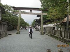 阿蘇神社の鳥居と全国でもめずらしい横参道