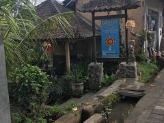 あった～～～～～
10AMからクリームバスを予約していました。

人がいない？？
ちょっと早かったのかも