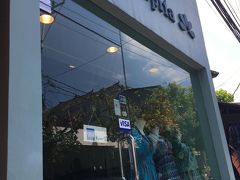 モリンガを飲みながら歩いて・・

次はスパを予約してるのでまた急ぎます

途中Puspitaに寄り道
かわいい布で作った服や小物で人気のお店