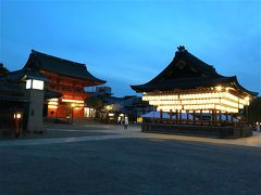 八坂神社では神事が司られていました。