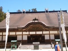 金剛峯寺の主殿へとやってきました。向かって右側に受付がありますので、中に入ってみたいと思います。