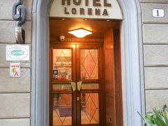 午後２時、Hotel LORENA にチェックイン。
二つ星だけどオーナーがとても優しくて親切で２回目の宿泊です。
