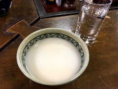 味らく茶やで、一杯。
日本酒で行きます。
 
(14:48)