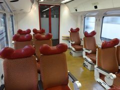 　博多～小倉間は、在来線の特急「ソニック」に乗りました。ネットきっぷなら、指定席でも1,470円と、快速電車＋160円の価格で乗れます。
　１号車の半室指定席は、なんと我々だけの貸切り状態。出控え傾向は、今回先々でも感じられました。