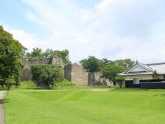 今回の目的地は仙台。
車での訪問でしたので時間がかかるので、途中休憩を兼ねて、
白河にてピットインして小峰城を訪ねることに。
前に一度、ゴルフで白河に宿泊した際に一度行ってみたいなーと
思っていました。
日本100名城の1つですね。
朝まだ9時台でしたが、めっちゃ暑かった～。
立派な公園になっています。