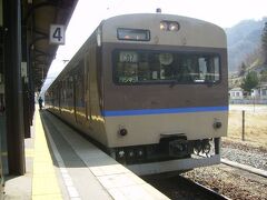 2009.04.05　新見
色は変わったが、特に車両は変わってないな…