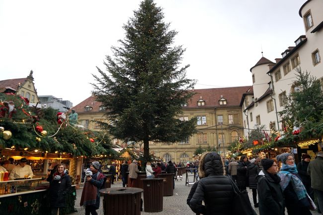 シラー広場にもたくさんの屋台が並んでいました。